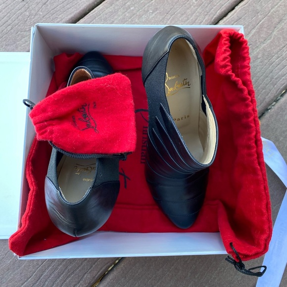 LouBoutin black leather stiletto booties. Sz.38.5 - Picture 9 of 10